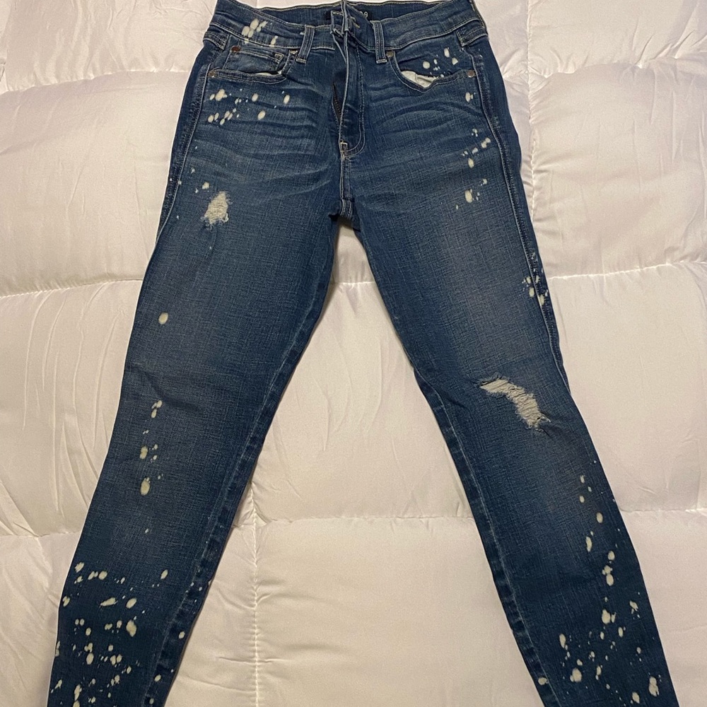 Level 99 paint splattered skinny jeans in size 26